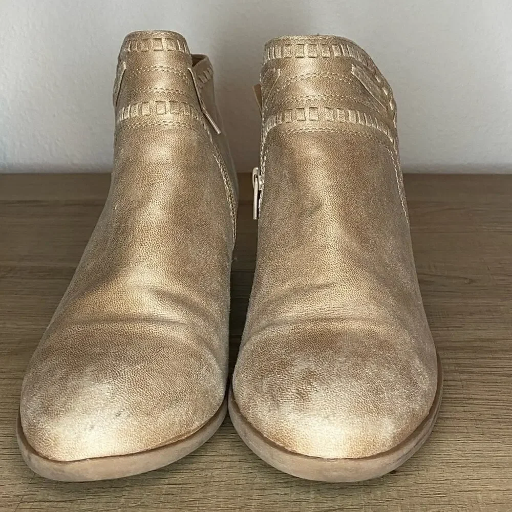 BareTraps Gerty Tan Suede Brown Zip Ankle Booties Low Heel Shoes Women’s 7.5